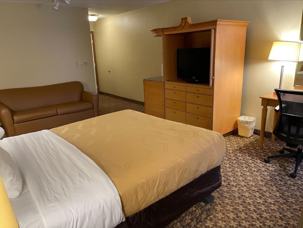 Quality Inn & Suites Greenfield I-70 Esterno foto