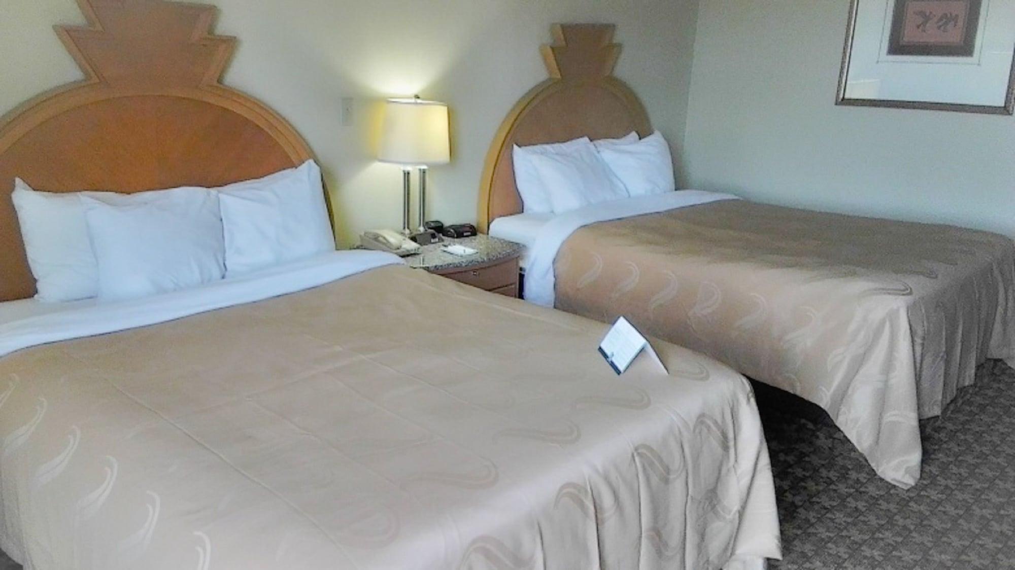 Quality Inn & Suites Greenfield I-70 Esterno foto