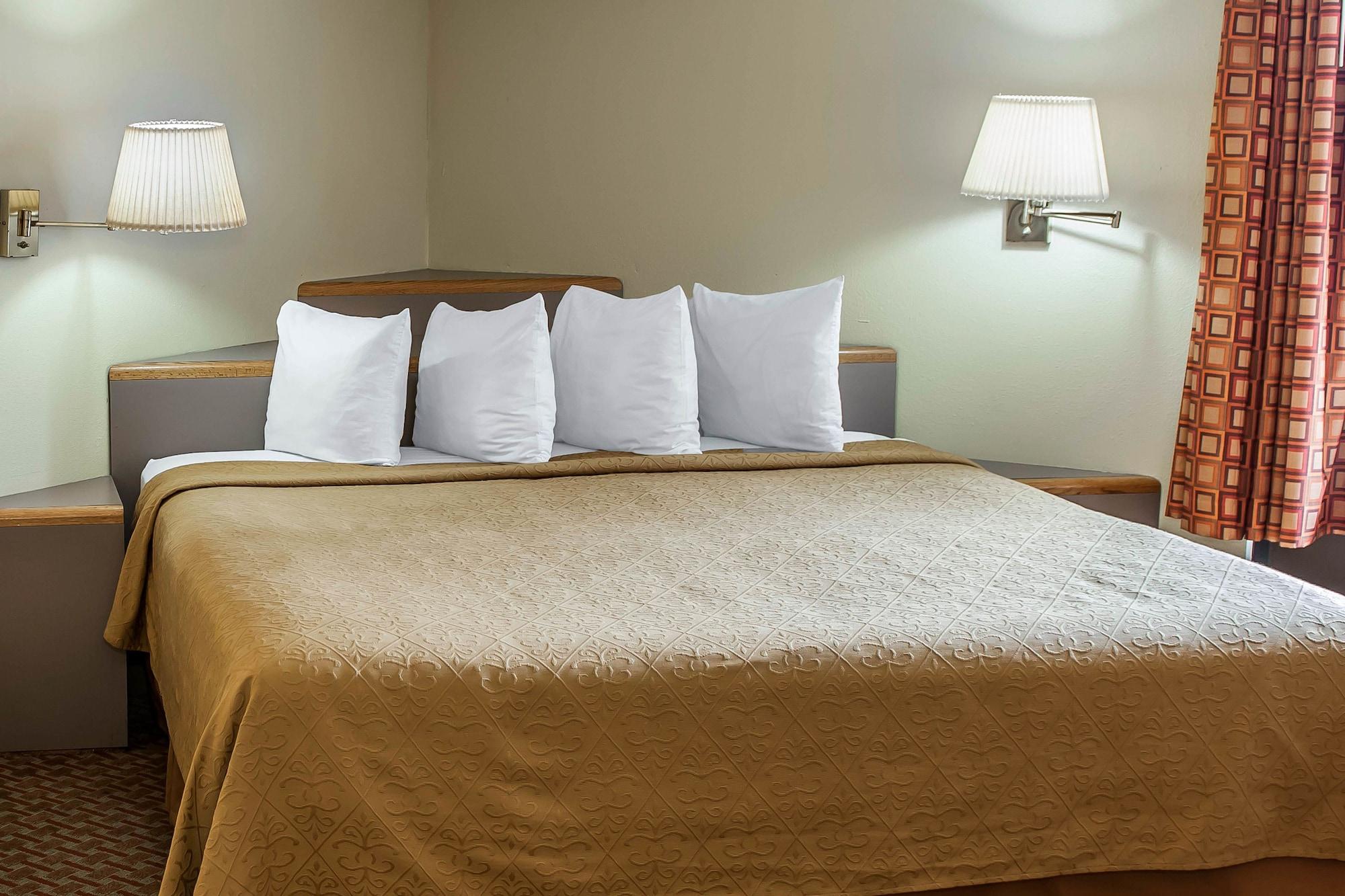 Quality Inn & Suites Greenfield I-70 Esterno foto