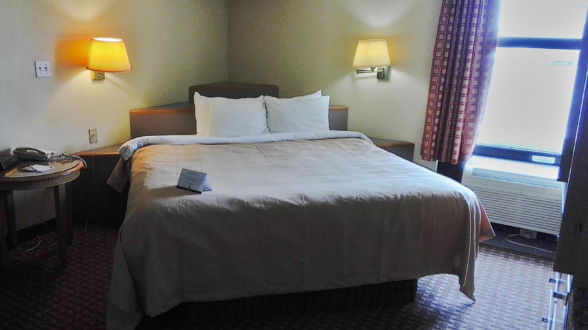 Quality Inn & Suites Greenfield I-70 Esterno foto