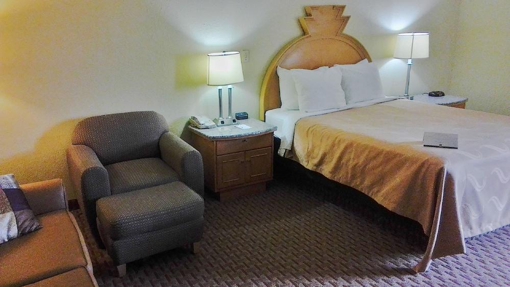 Quality Inn & Suites Greenfield I-70 Esterno foto