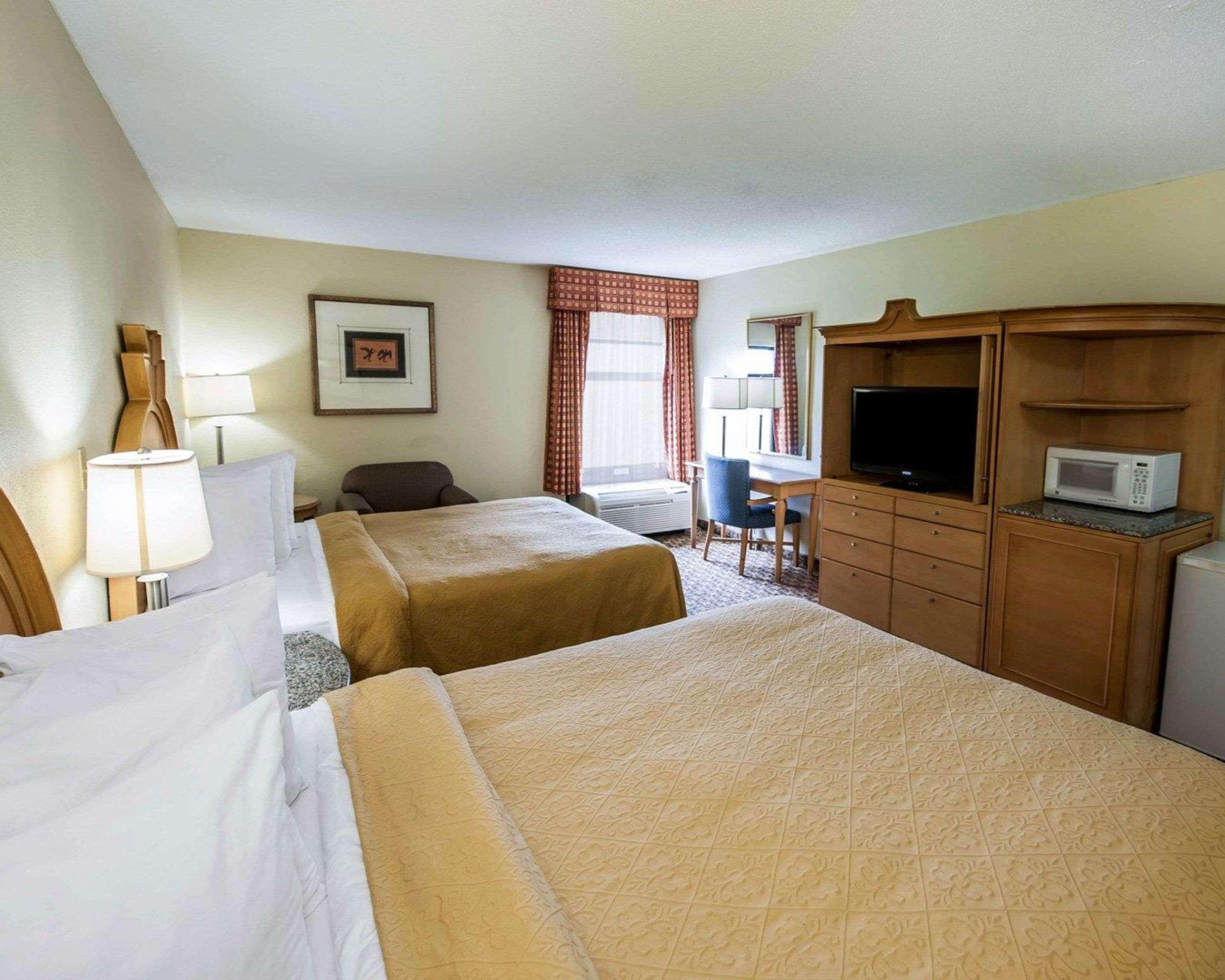 Quality Inn & Suites Greenfield I-70 Esterno foto
