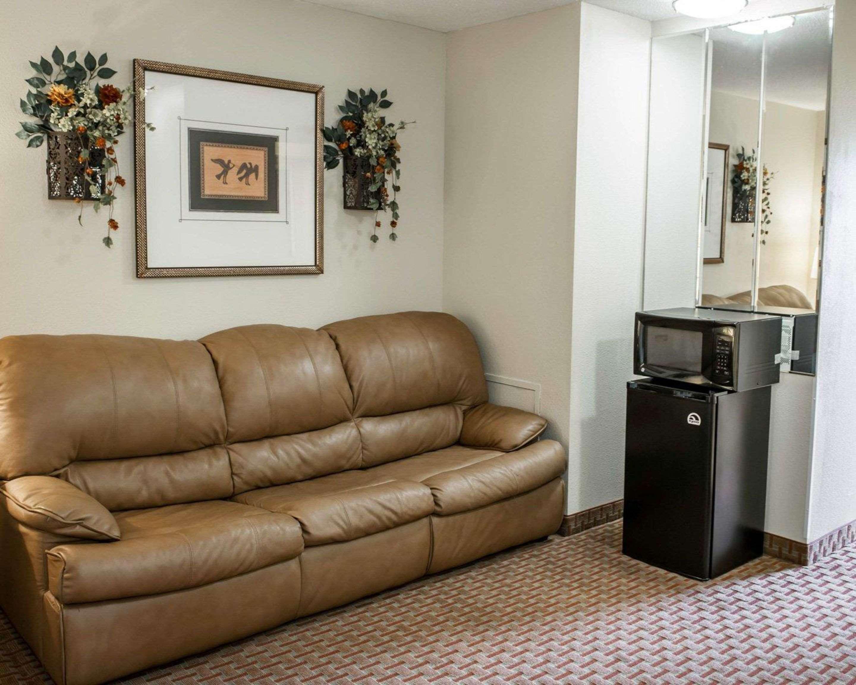 Quality Inn & Suites Greenfield I-70 Esterno foto