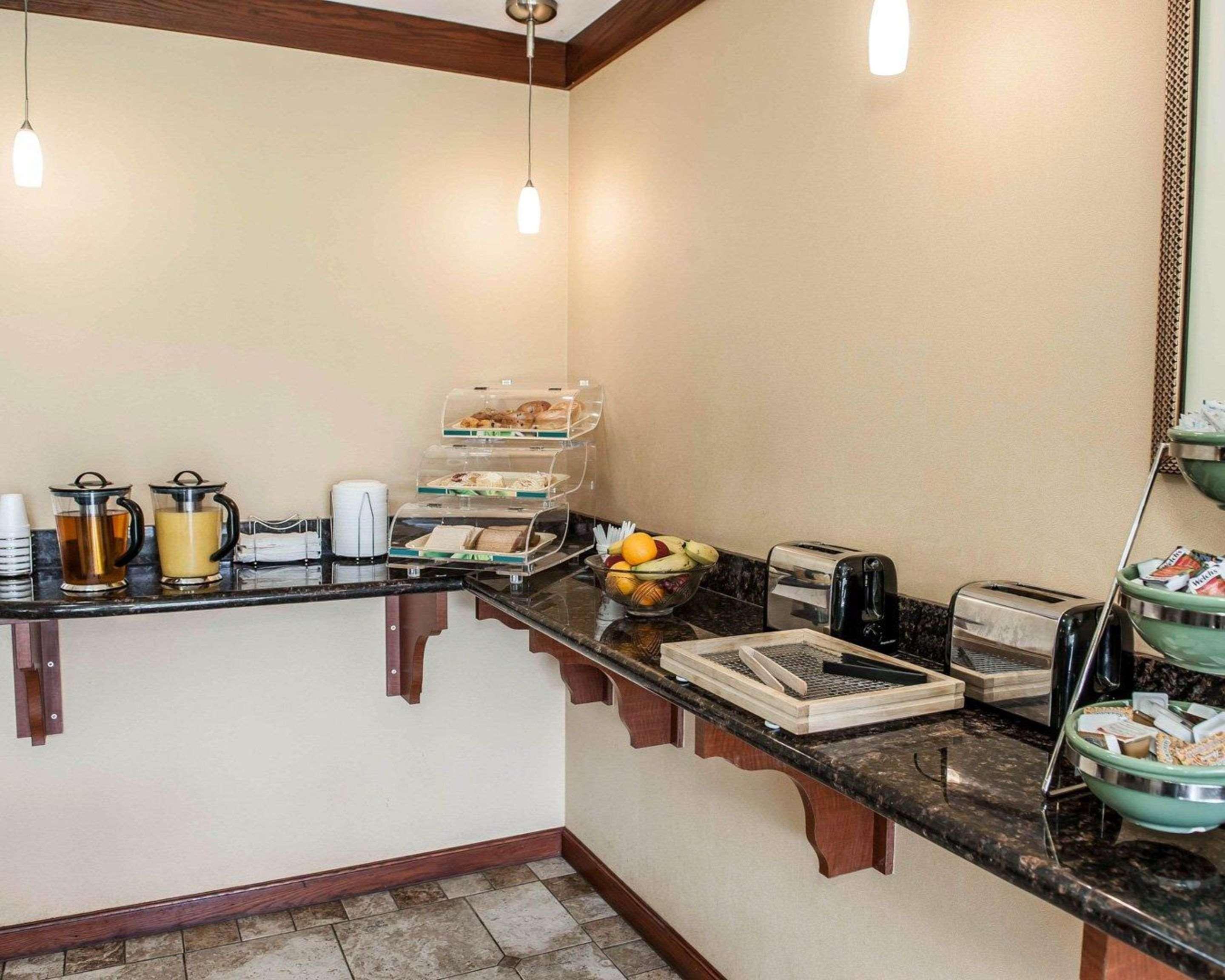 Quality Inn & Suites Greenfield I-70 Esterno foto