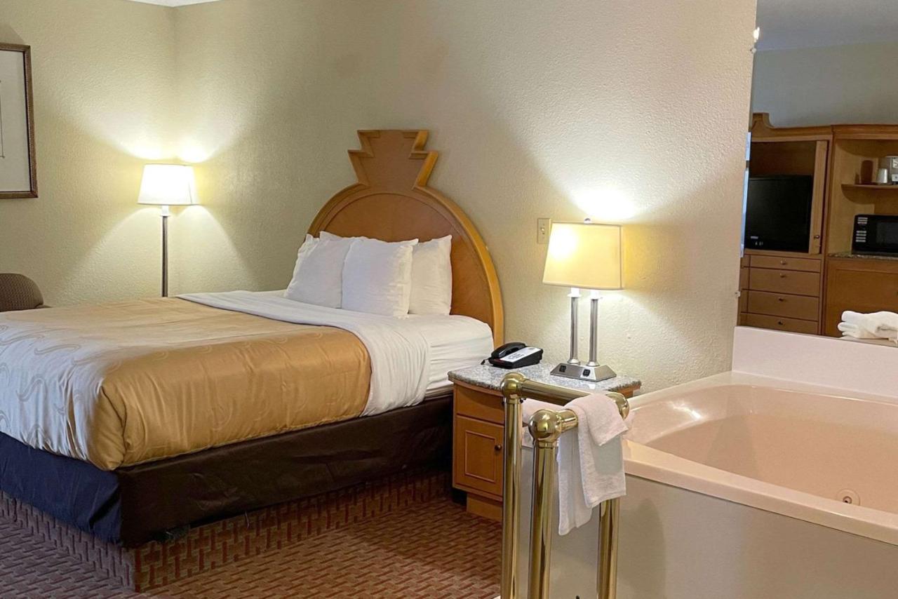 Quality Inn & Suites Greenfield I-70 Esterno foto