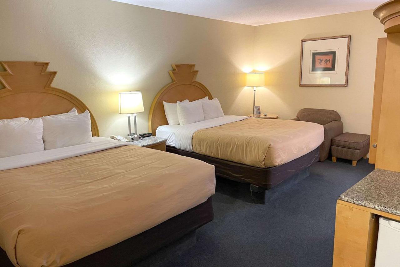 Quality Inn & Suites Greenfield I-70 Esterno foto