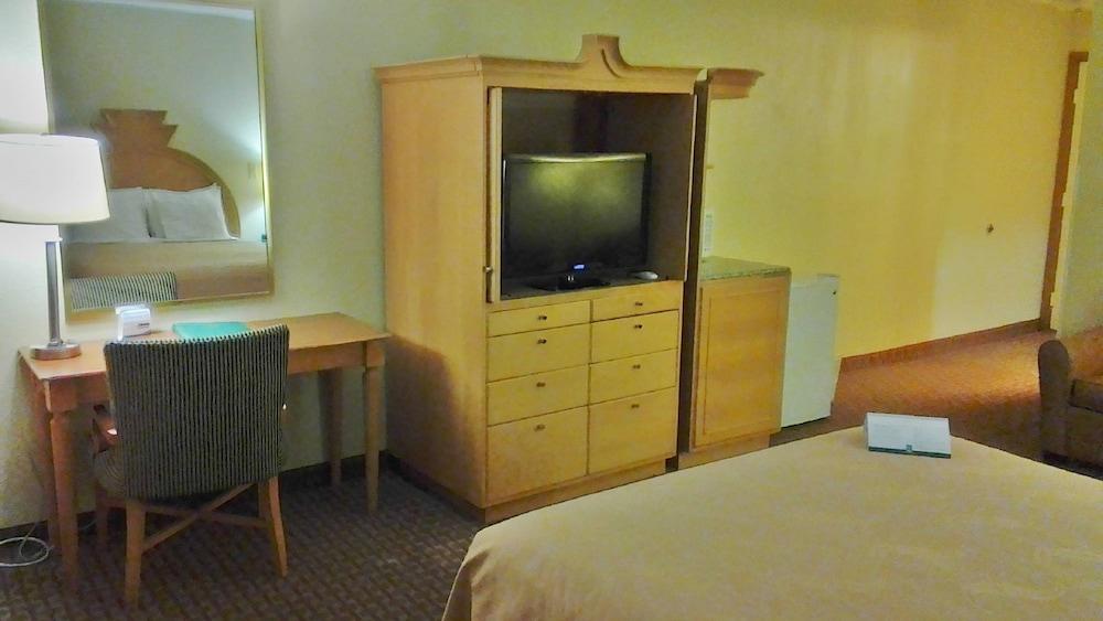 Quality Inn & Suites Greenfield I-70 Esterno foto