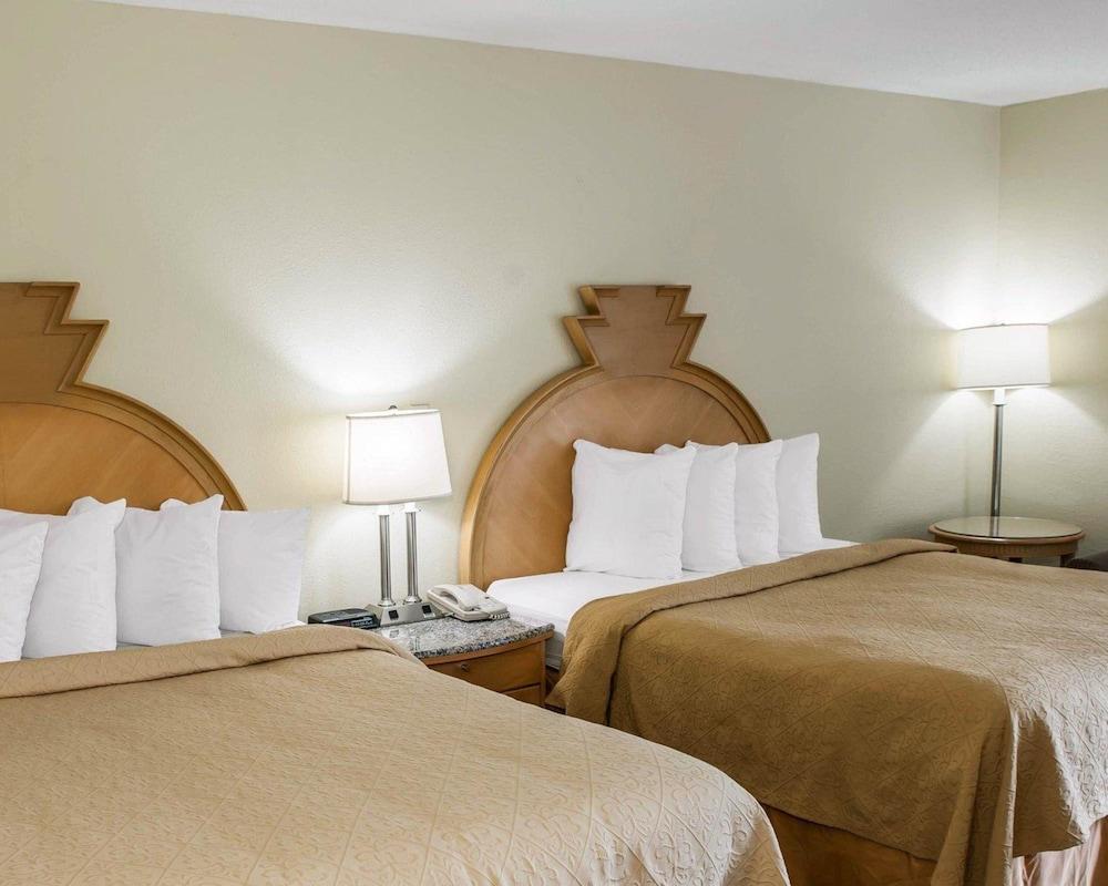 Quality Inn & Suites Greenfield I-70 Esterno foto
